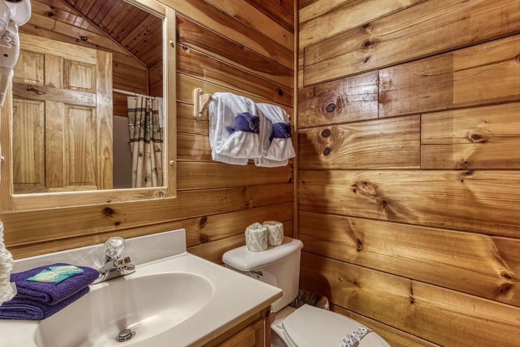 The Nut House, Hot Tub, Game Room, Wifi, 1089 Free Tickets Each Paid Day, Dollywood And More! Pigeon Forge Eksteriør bilde