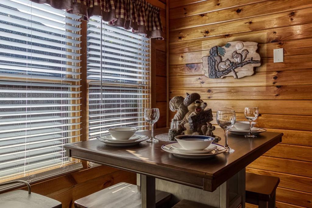 The Nut House, Hot Tub, Game Room, Wifi, 1089 Free Tickets Each Paid Day, Dollywood And More! Pigeon Forge Eksteriør bilde