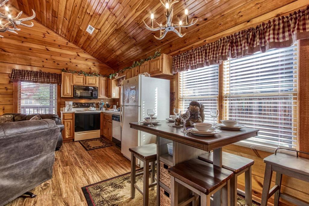 The Nut House, Hot Tub, Game Room, Wifi, 1089 Free Tickets Each Paid Day, Dollywood And More! Pigeon Forge Eksteriør bilde