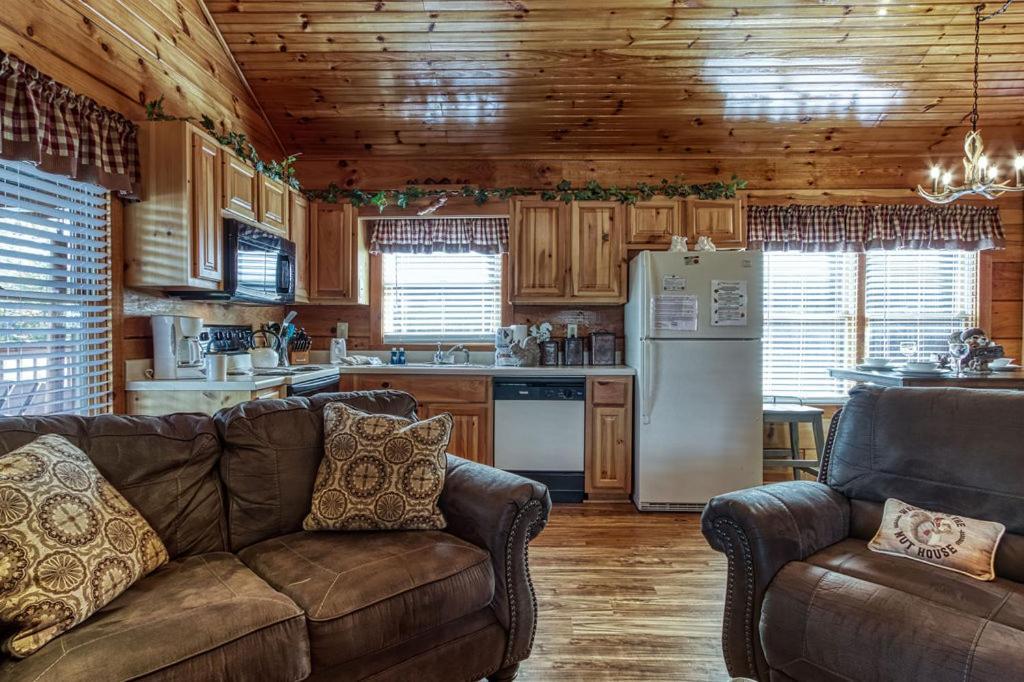 The Nut House, Hot Tub, Game Room, Wifi, 1089 Free Tickets Each Paid Day, Dollywood And More! Pigeon Forge Eksteriør bilde