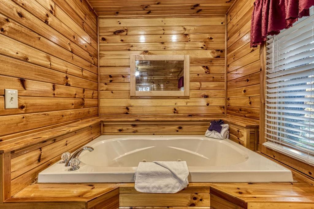 The Nut House, Hot Tub, Game Room, Wifi, 1089 Free Tickets Each Paid Day, Dollywood And More! Pigeon Forge Eksteriør bilde